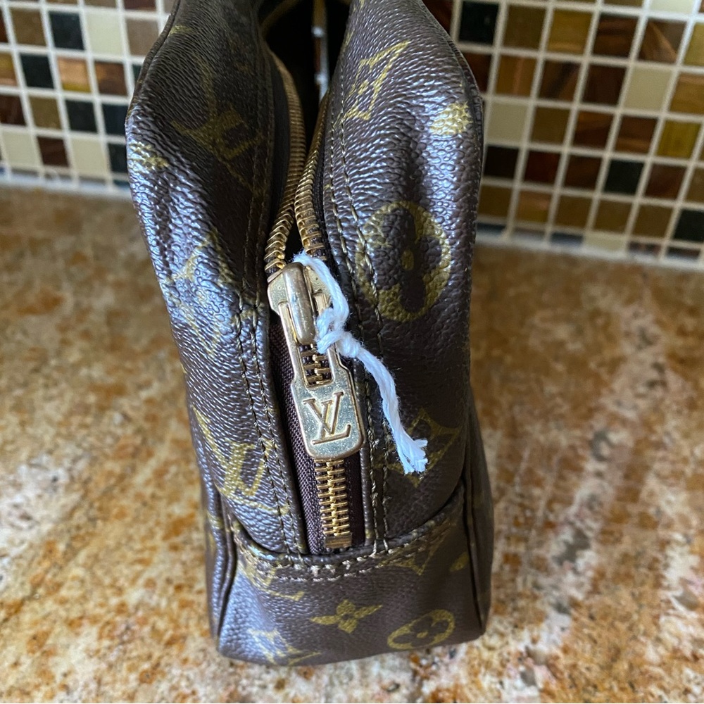 LOUIS VUITTON Monogram Trousse Toilette 28 - Picture 14 of 17